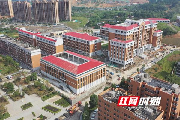 陈创业调研娄底幼儿师范升专扩建项目.jpeg