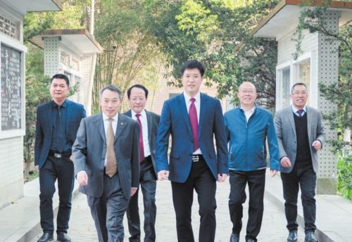 大江涌潮逐浪高2.jpg