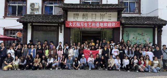 娄底幼专2022级美术教育专业学生赴武陵源写生