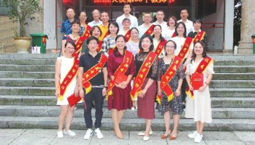 大江涌潮逐浪高4.jpg